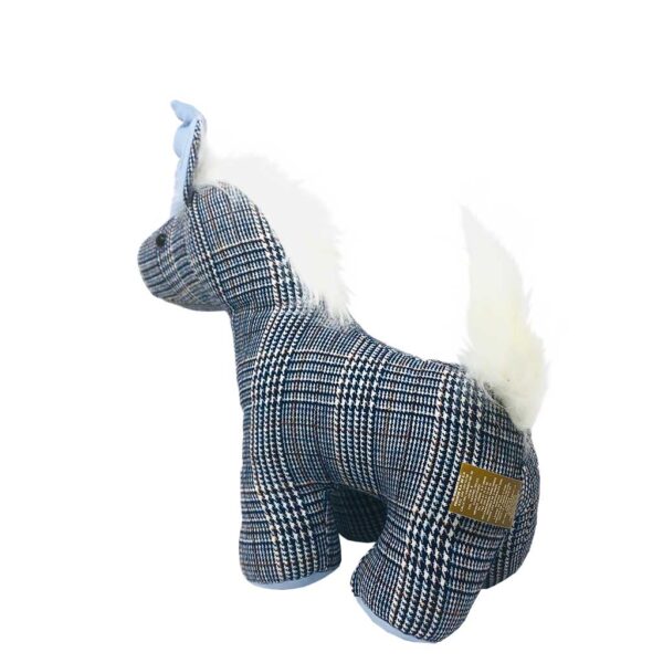 unicornio de peluche cuadriculado con cuerno azul 3