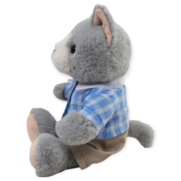 gato de peluche gris camisa azul 3