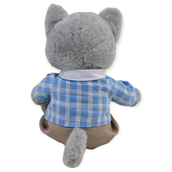 gato de peluche gris camisa azul 4