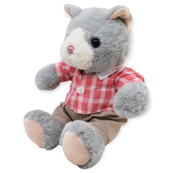 gato de peluche gris camisa rosa 2