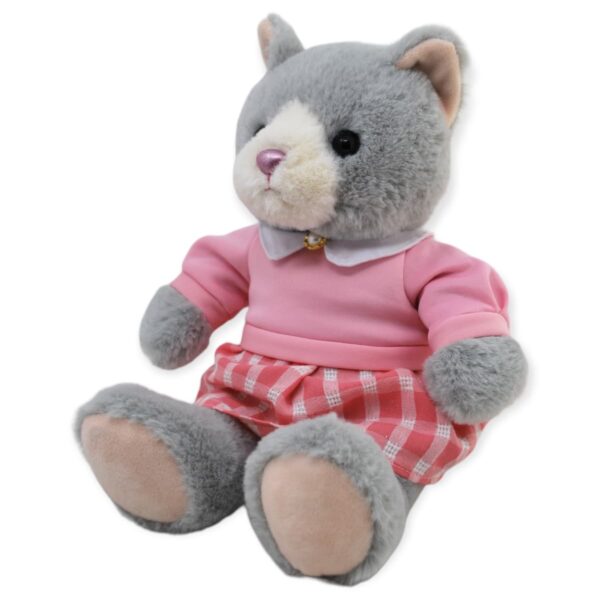 gato de peluche gris sueter y vestido rosa 2