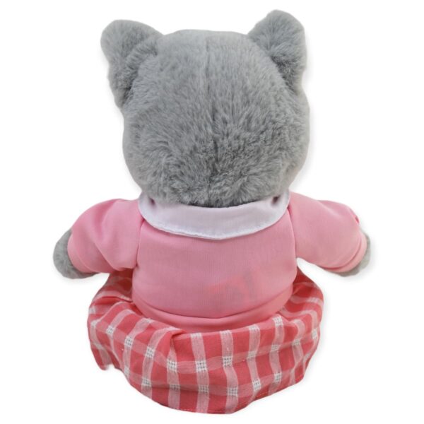 gato de peluche gris sueter y vestido rosa 3