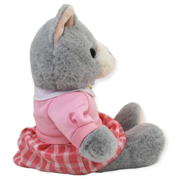 gato de peluche gris sueter y vestido rosa 4