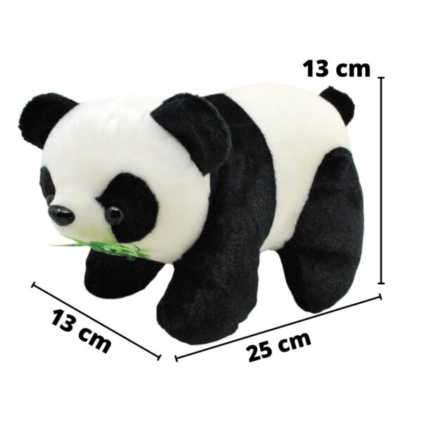 panda de peluche comiendo bambu 2