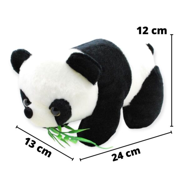 panda de peluche comiendo hojas de bambu 2