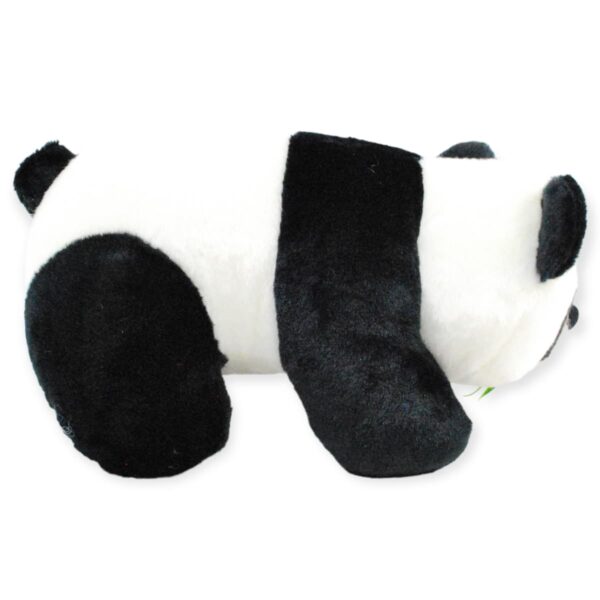 panda de peluche comiendo hojas de bambu 4