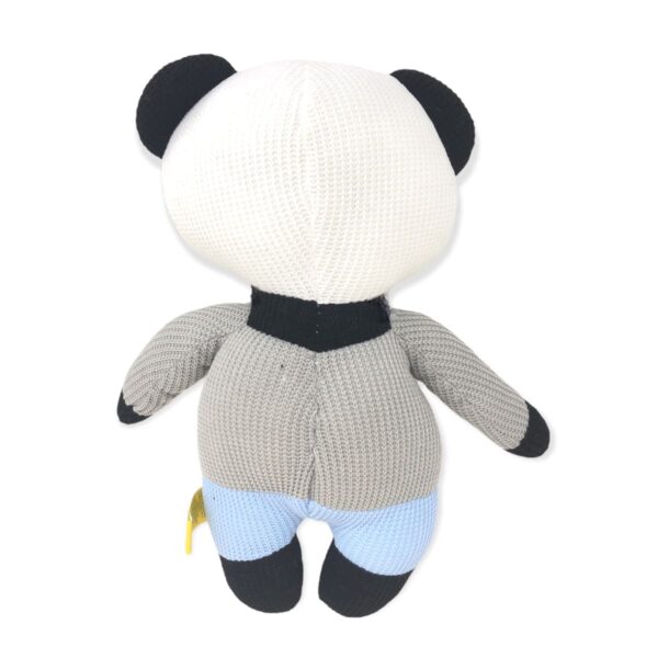 panda de peluche sueter gris pantalon azul 4