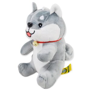 perro de peluche gris con collar rojo